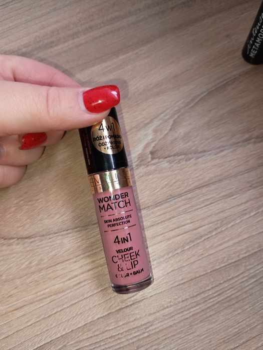 Kosmetyki do makijażu nowe