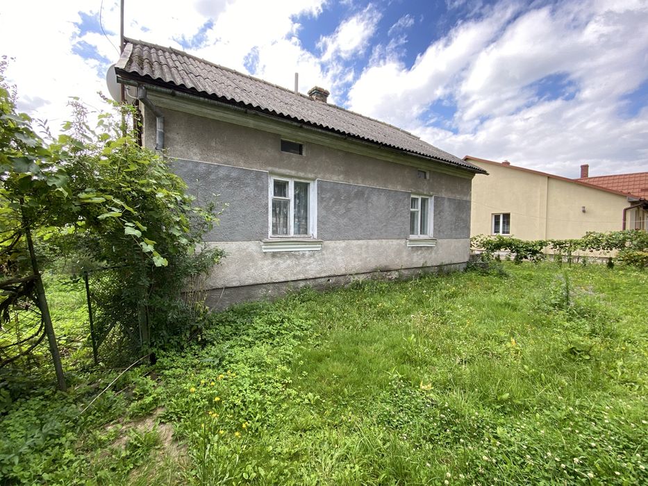 Продаж будинку та земельної ділянки