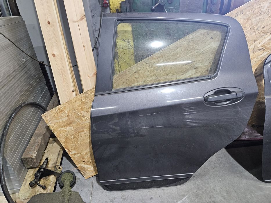 Drzwi yaris 3 1g3