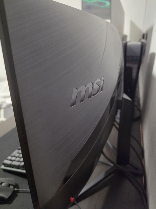 Monitor MSI MAG271C 27" 1080p 144hz (Curvo)