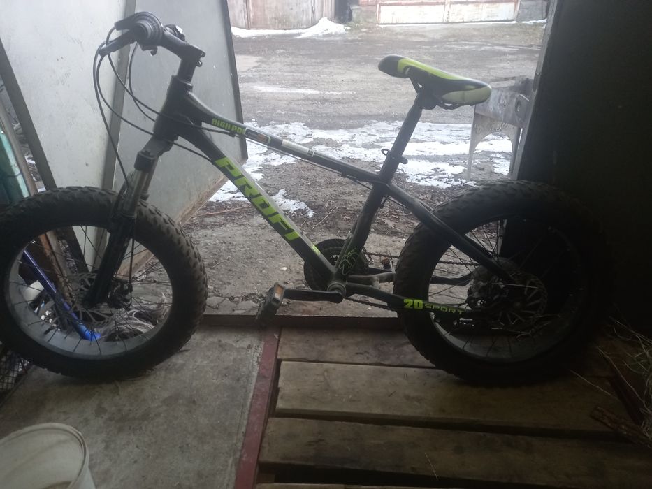 Велесопет майже новий