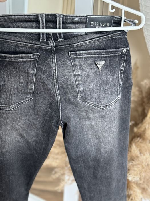 Джинси guess  xs 25р.