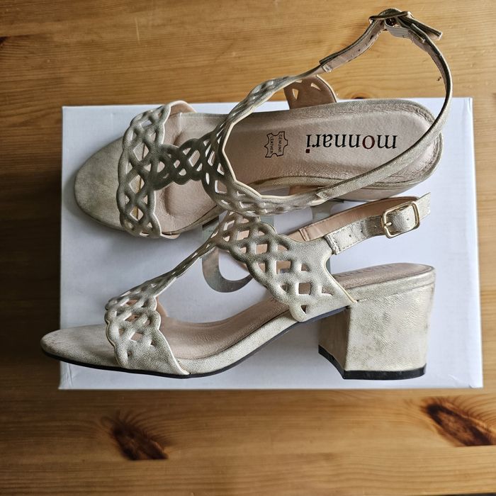 Buty zlote sandały na obcasie słupek r.37 MONNARI nowe