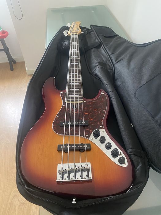 Baixo Marcus Miller V7 5 cordas