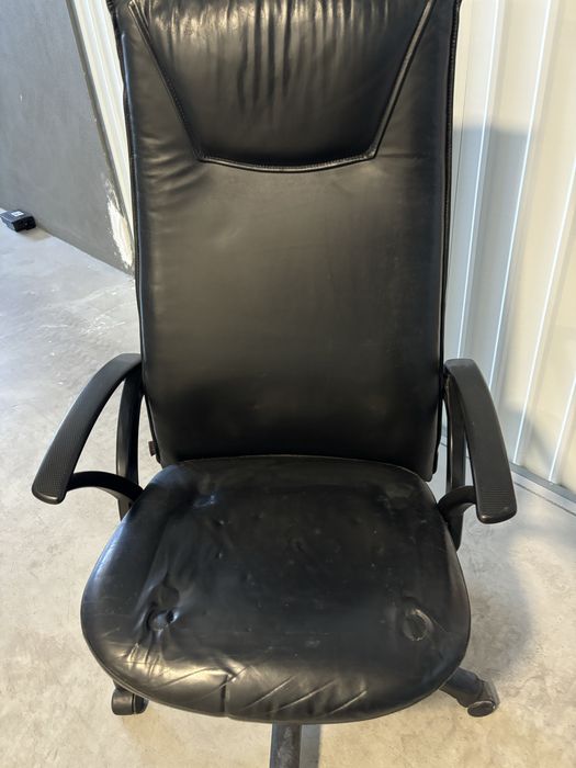 Cadeira escritorio em pele