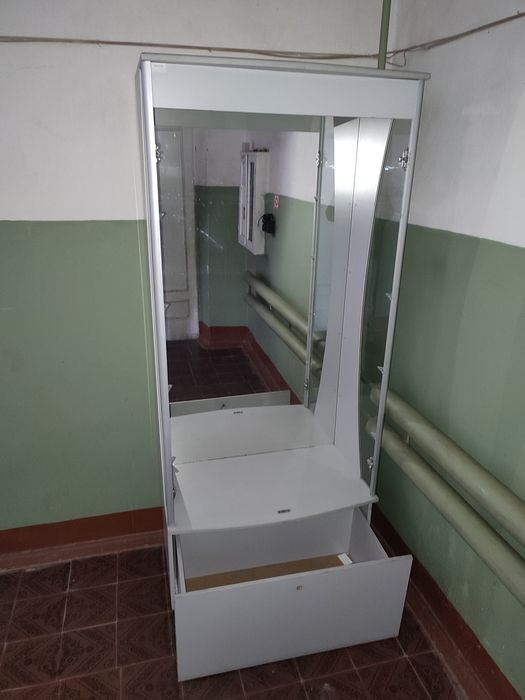 Продам шкаф витрина