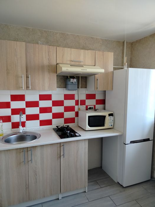 Квартира однокімнатна, подобово. Світло є!