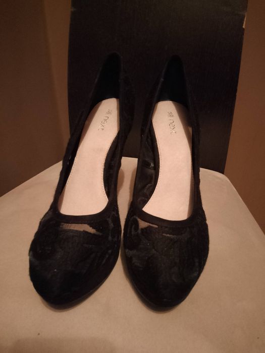 Buty szpilki wzór kwiatowy koronkowy