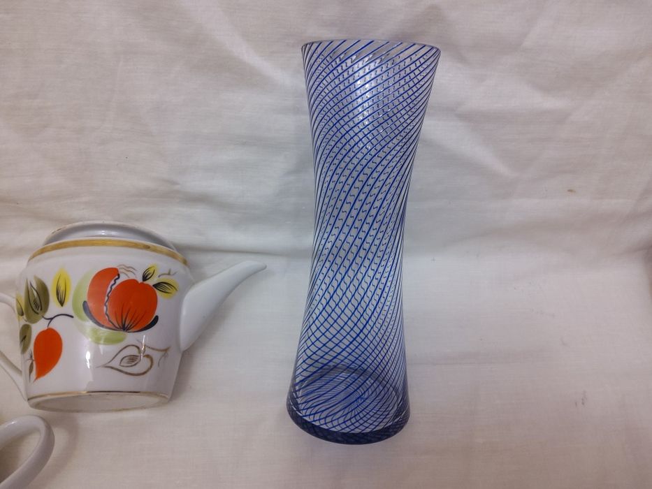 Ваза,чайники,масленка,