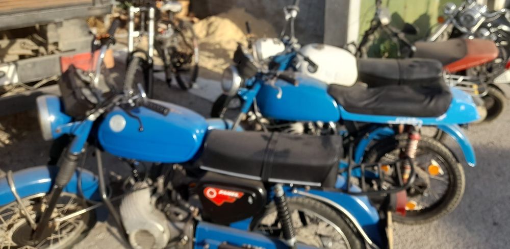Motorizadas com uns documentos Famel