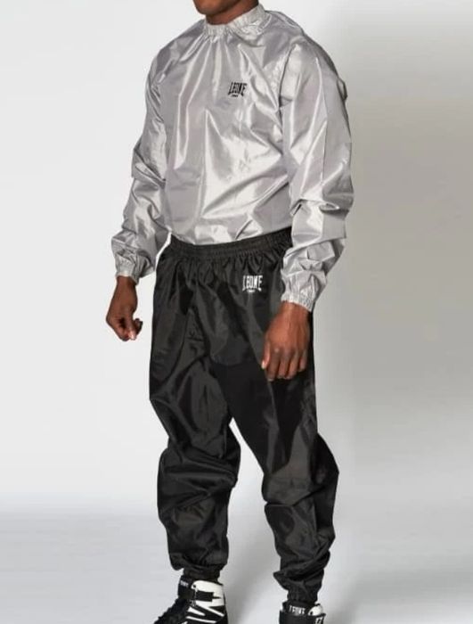 Sauna leon suit stock