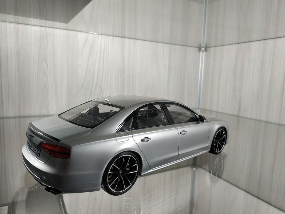 Audi S8 Plus Motorhelix 1:18 silver