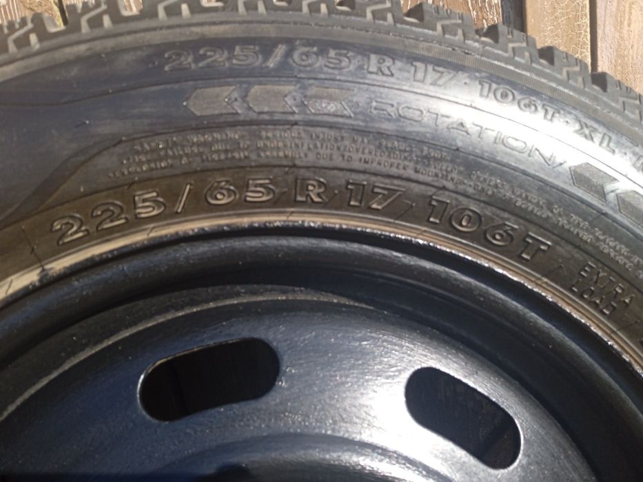 Продам шиповану зимову резину на дисках R17