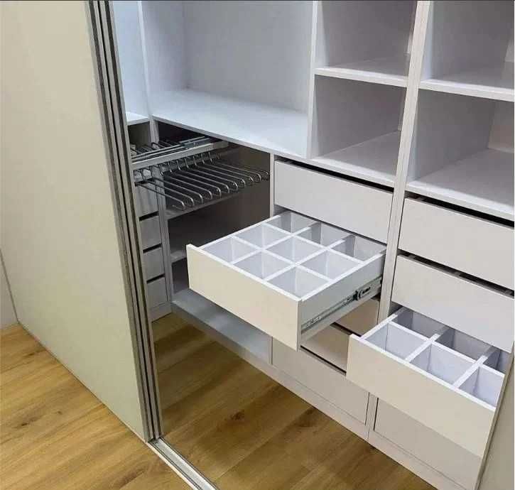 Гардероби, шафи-купе, системи зберігання під ключ. Прорахунок по тел.