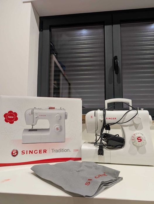 Máquina de Costura Singer Tradition 2250 – Usada em Excelente Estado