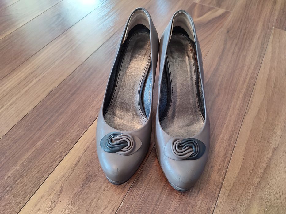 Buty czółenka szpilki skórzane r.39 eska