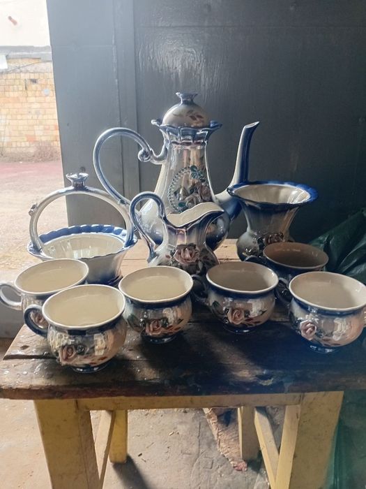 Вінтажний керамічний сервіс,в задовільному стані, продам.