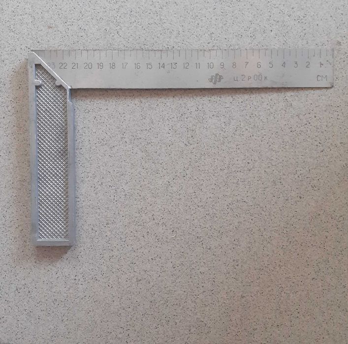 Kątownik stalowy z miarką