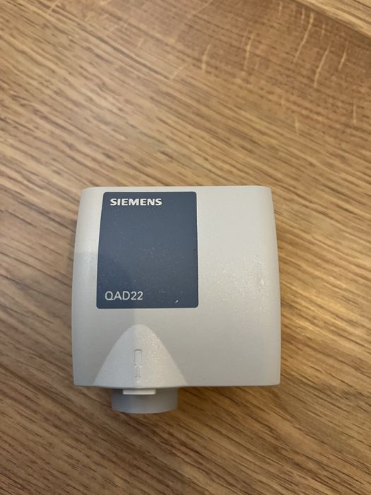 Czujnik temperatury obiegu wody Siemens QAD22