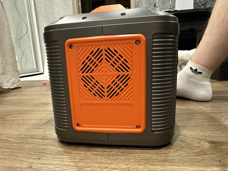 Зарядна станція HOUSELUX