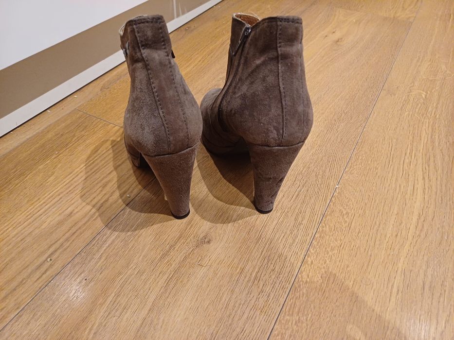 Botins camurça beje Stella
