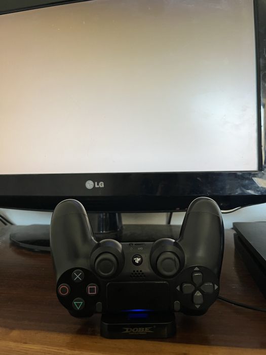 PS4 Slim 500GB + 2 Comandos Originais + Doca + Jogos
