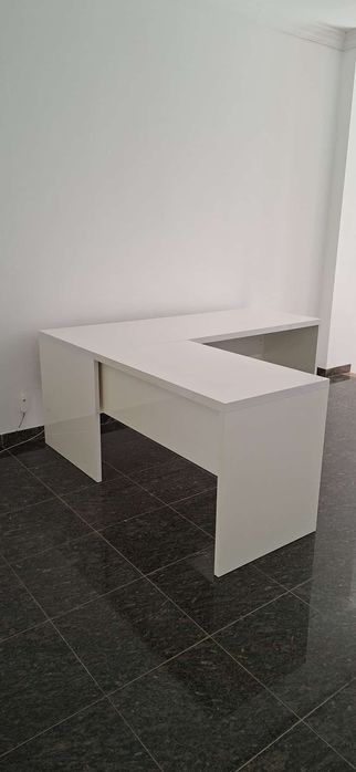 Secretária com 180cm com ângulo extra