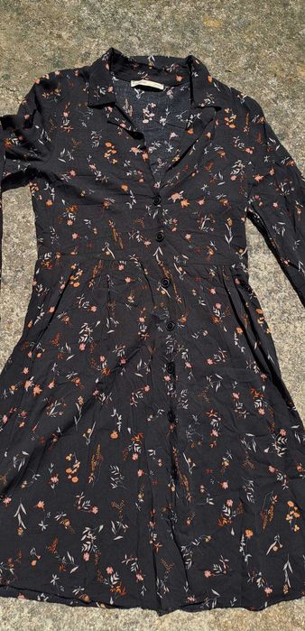 Vestido florido preto Pull &Bear S