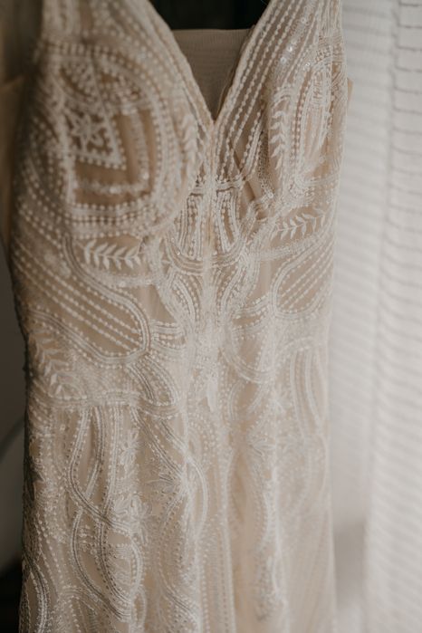 Suknia ślubna koronkowa z trenem IGAR