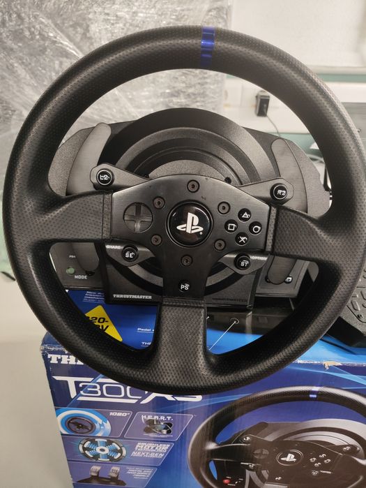 Volante T300RS com pedais
