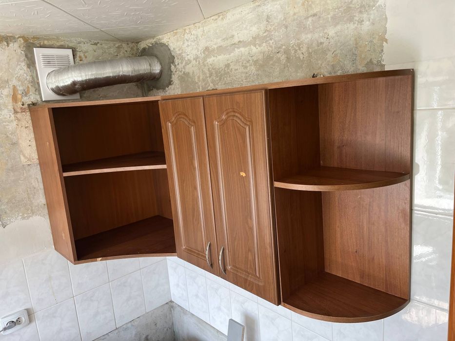 Кухонні меблі навесні шафи