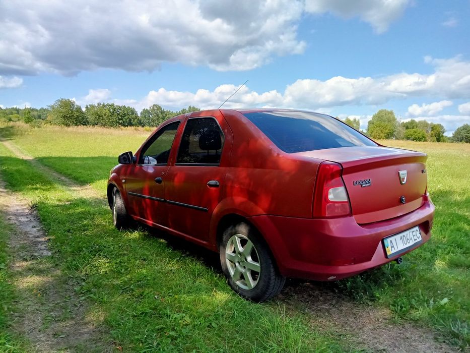машина Dacia logan