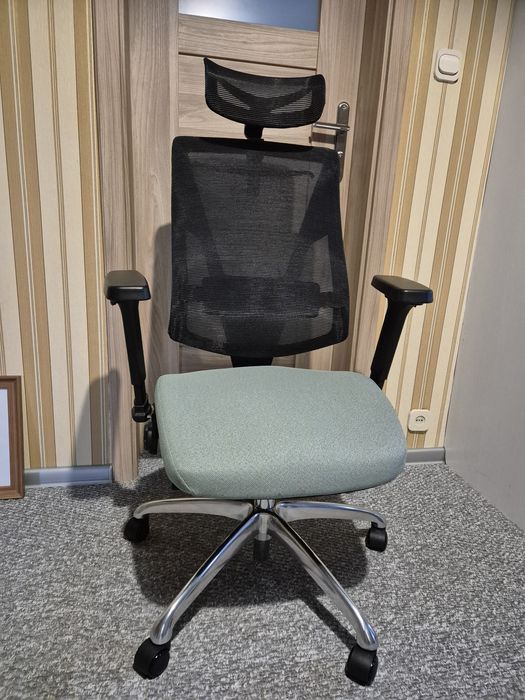 Grospol Futura 4S Plus – ergonomiczne krzesło biurowe, tapicerka CURA