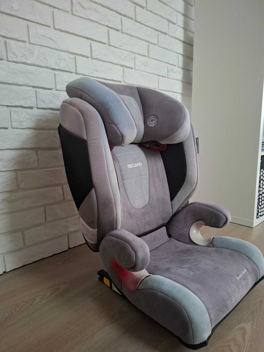 Fotelik dziecięcy marki RECARO