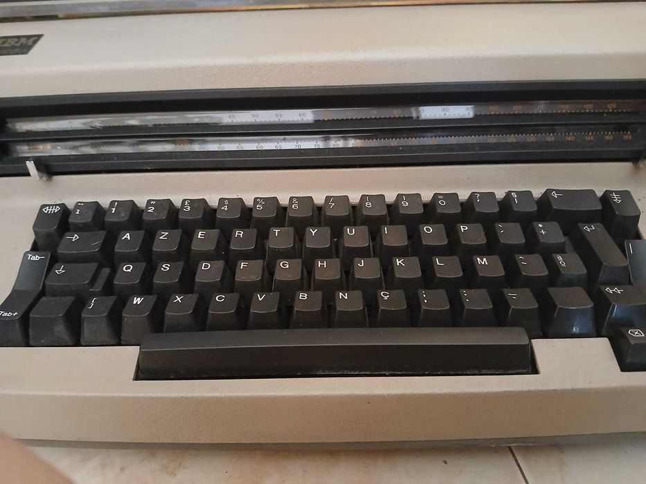 Máquina de Escrever IBM 196C – Vintage Colecionável