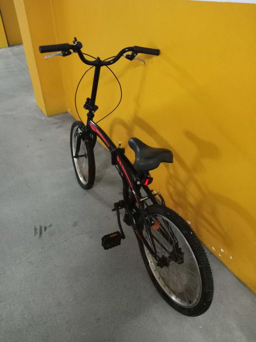 Bicicleta de passeio p/ adultos, articulada e em estado de novo.