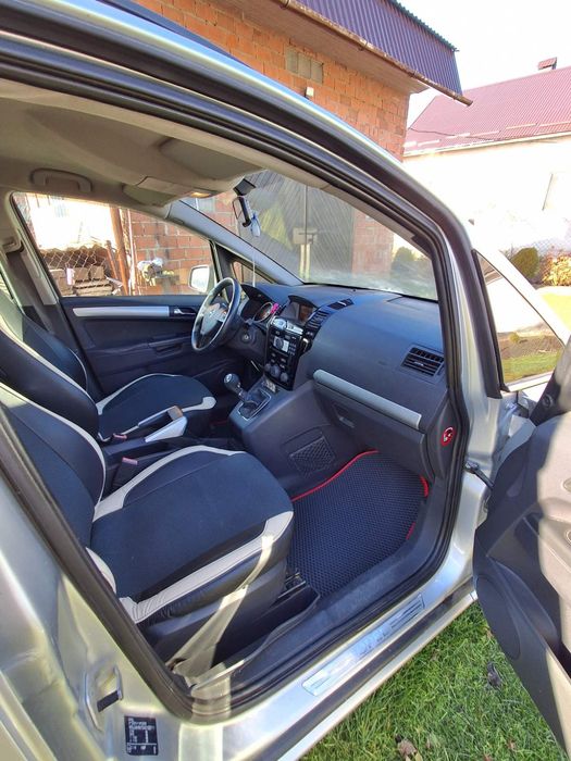Продаю авто опель Zafira 2010р.