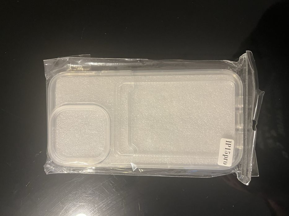 Capa nova com eapaço para cartōes iphone 15 pro
