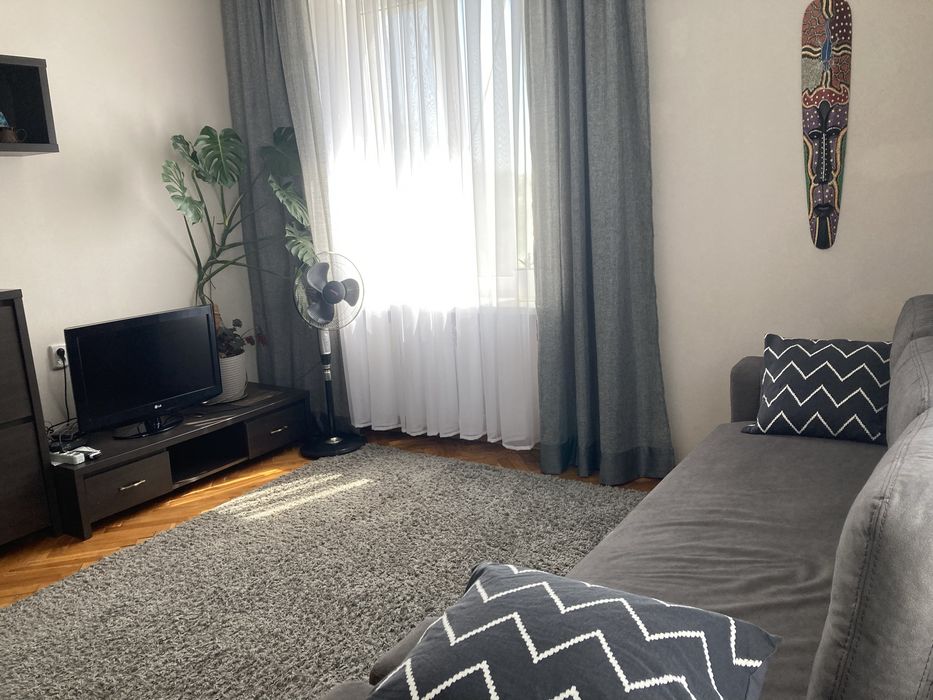 2-к квартира подобово,центр. опалення,на Соборній 101,6 місць,докум.