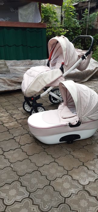 Продам гарну  коляску для дівчинки
