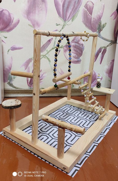 Присада для папуг, стенд