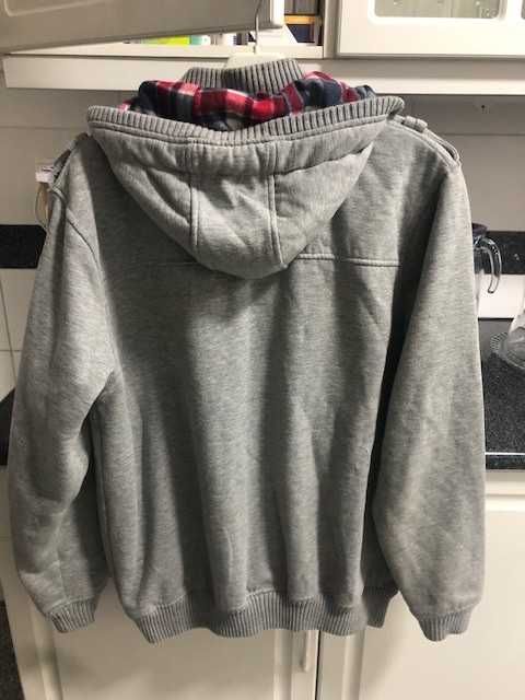 Sueter em algodão com capuz e fecho marca Athletics