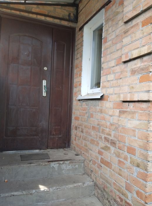 Півбудинку  з окремим двором,  50и2