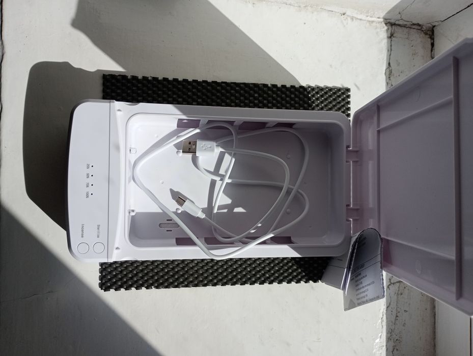 УФ-стериалізатор дезинфікує різні предмети