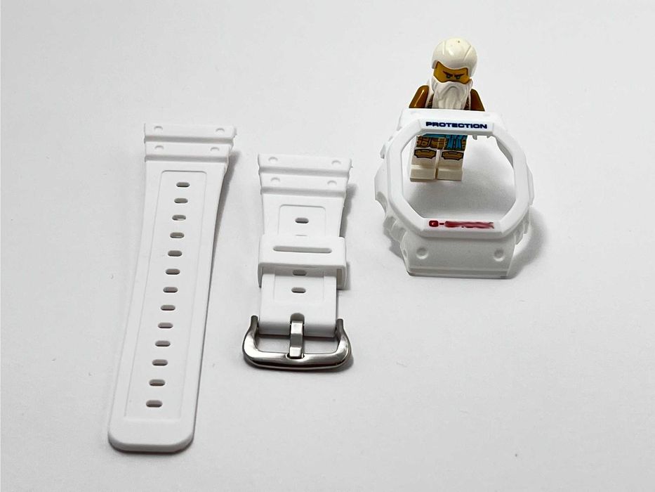 Bezel Pasek Casio G-Shock DW-5600, GW-5000 DW-5610, DW-5000, GWX-5600, GB-5600  BIAŁY napisy CZERWON-NIEBIESKIE