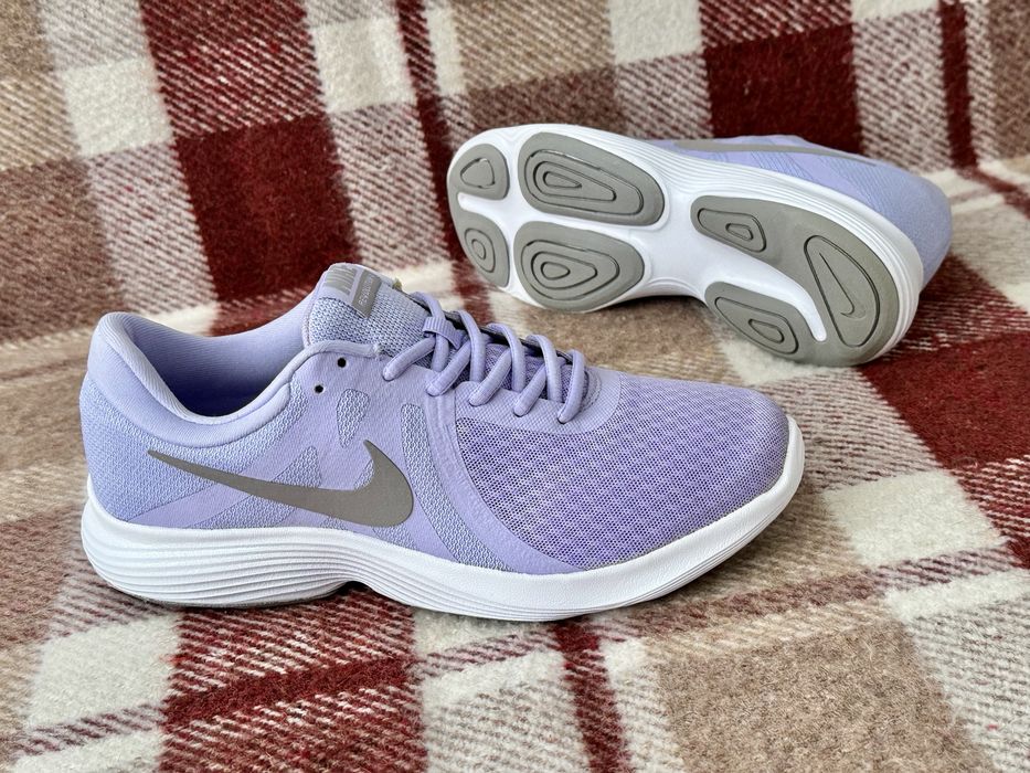 (Оригінал) жіночі кросівки Nike Revolution , розмір 41
