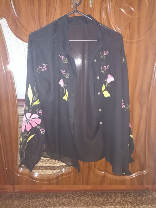 Продам блузу чорну
