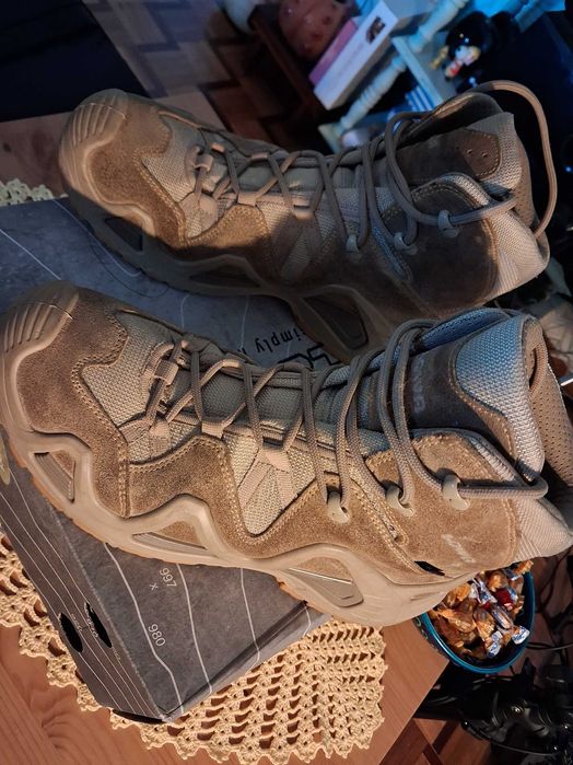 Botas LOWA. Ideais para treinamento, patrulha e combate.