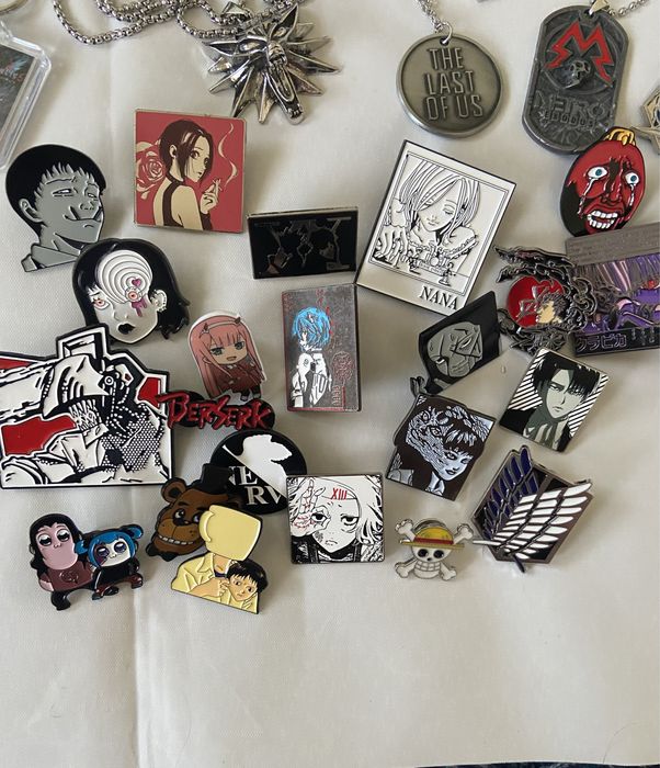 Брелки/підвіски/значки по іграм та аніме