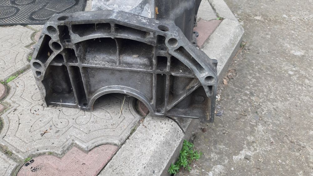 Масляний піддон Рено Кліо 3 номером 1111 161 49R